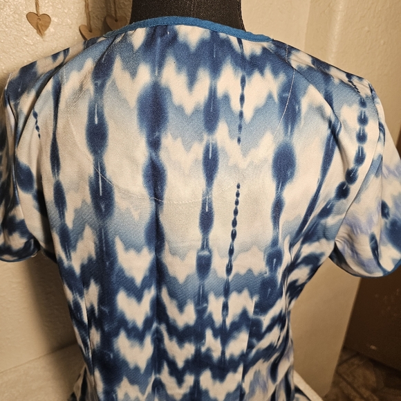 HEALING HANDS Purple Label S/S Stretch V-Neck 'Juliet Scrub Top'- S, Tye Dye - Picture 2 of 5